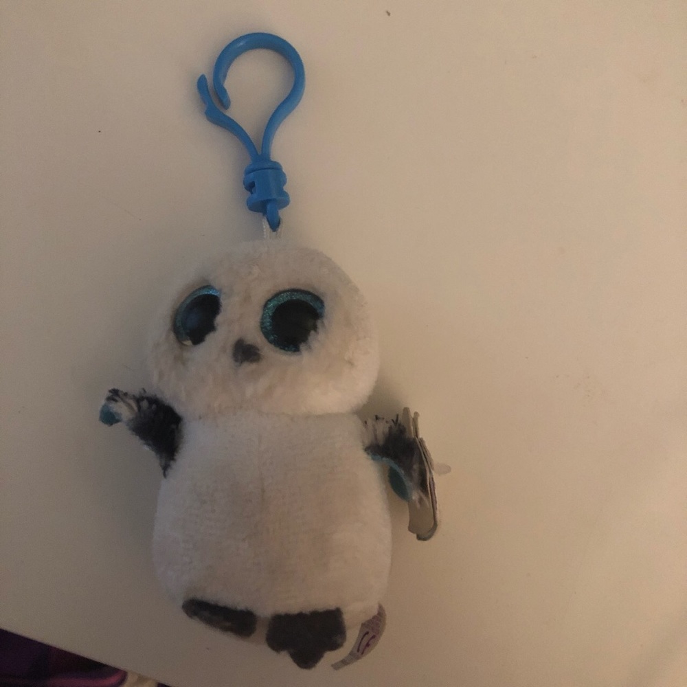 Beanie Boo key chain of an owl